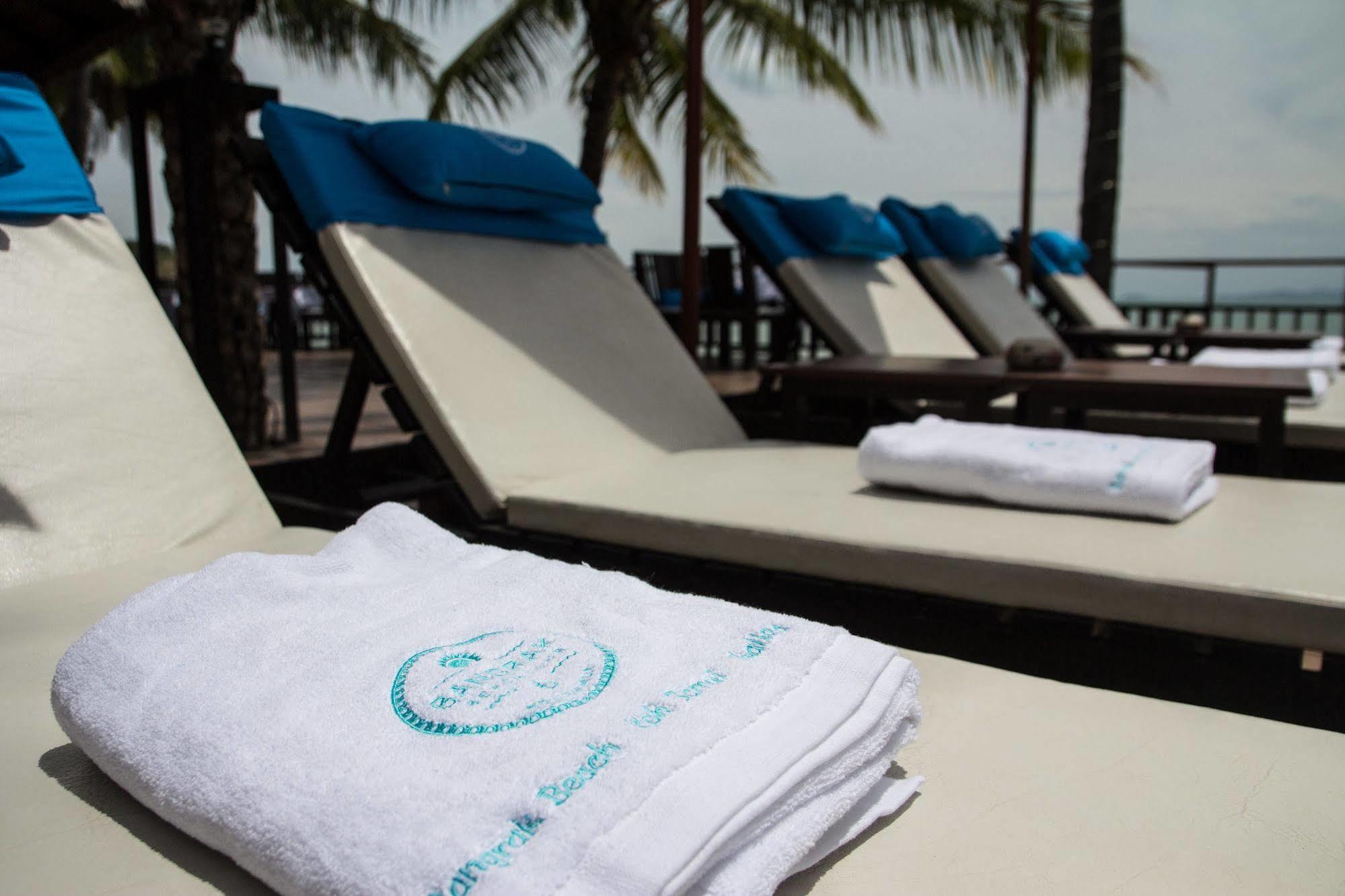 Bangrak Beach Club Бофут Екстериор снимка