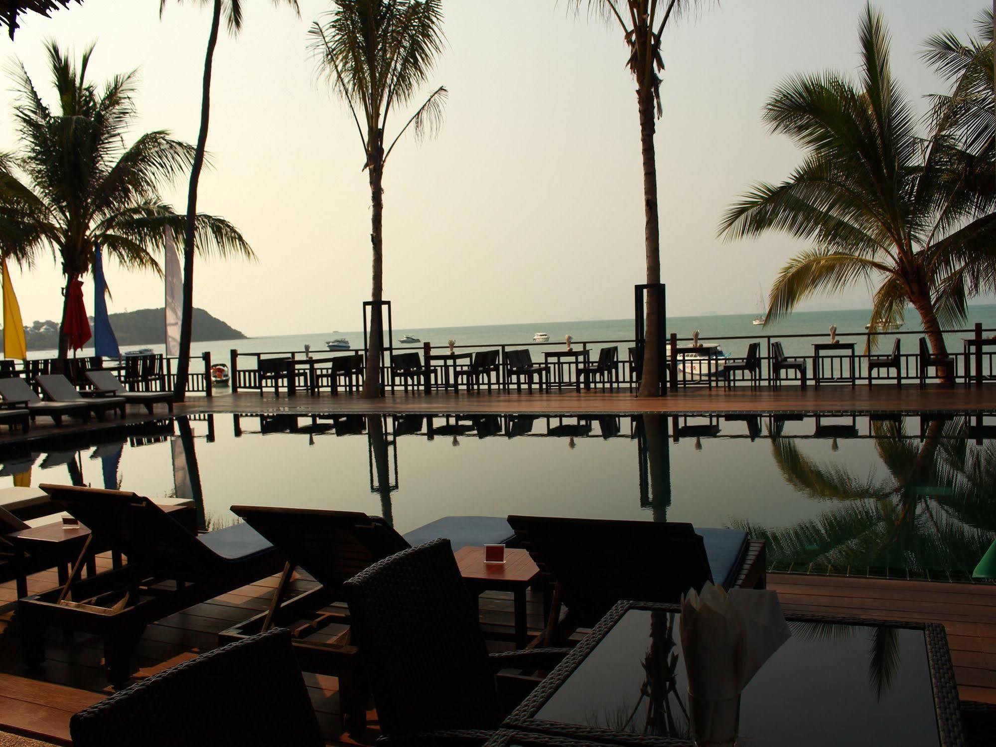 Bangrak Beach Club Бофут Екстериор снимка