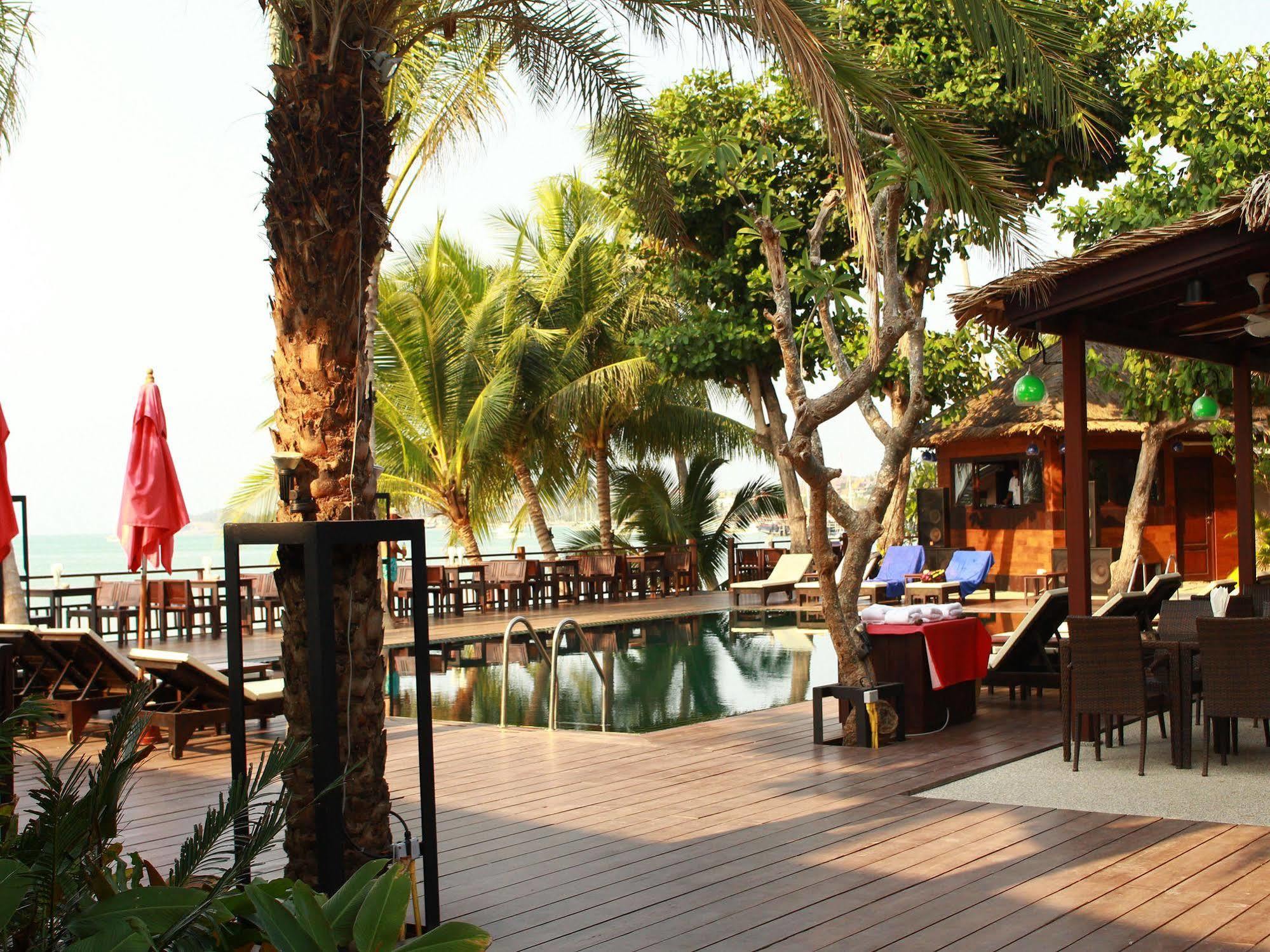 Bangrak Beach Club Бофут Екстериор снимка